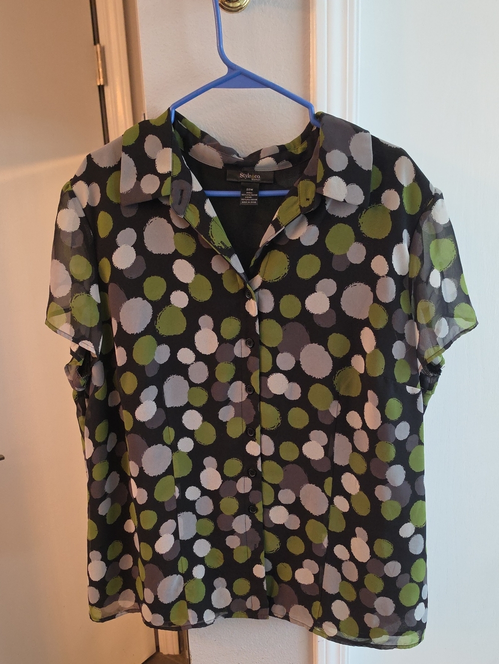 Style & Co. Black Short-Sleeve Button Blouse with Green & Gray Dot Print